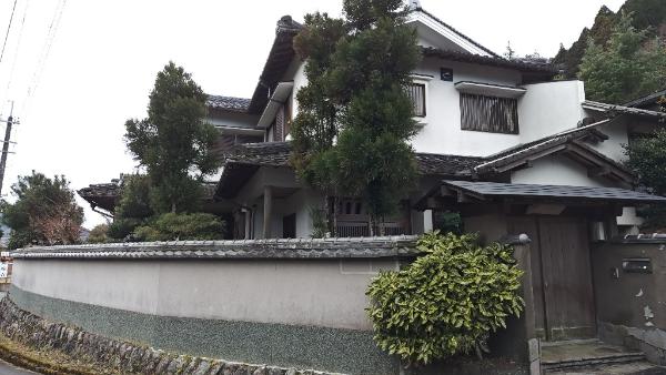 1970s wood house on a large plot in Hyogo