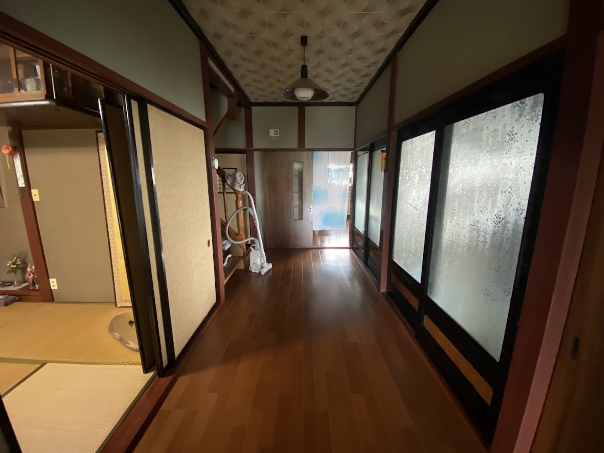1970s wood house, 13-min walk to station, Toyama