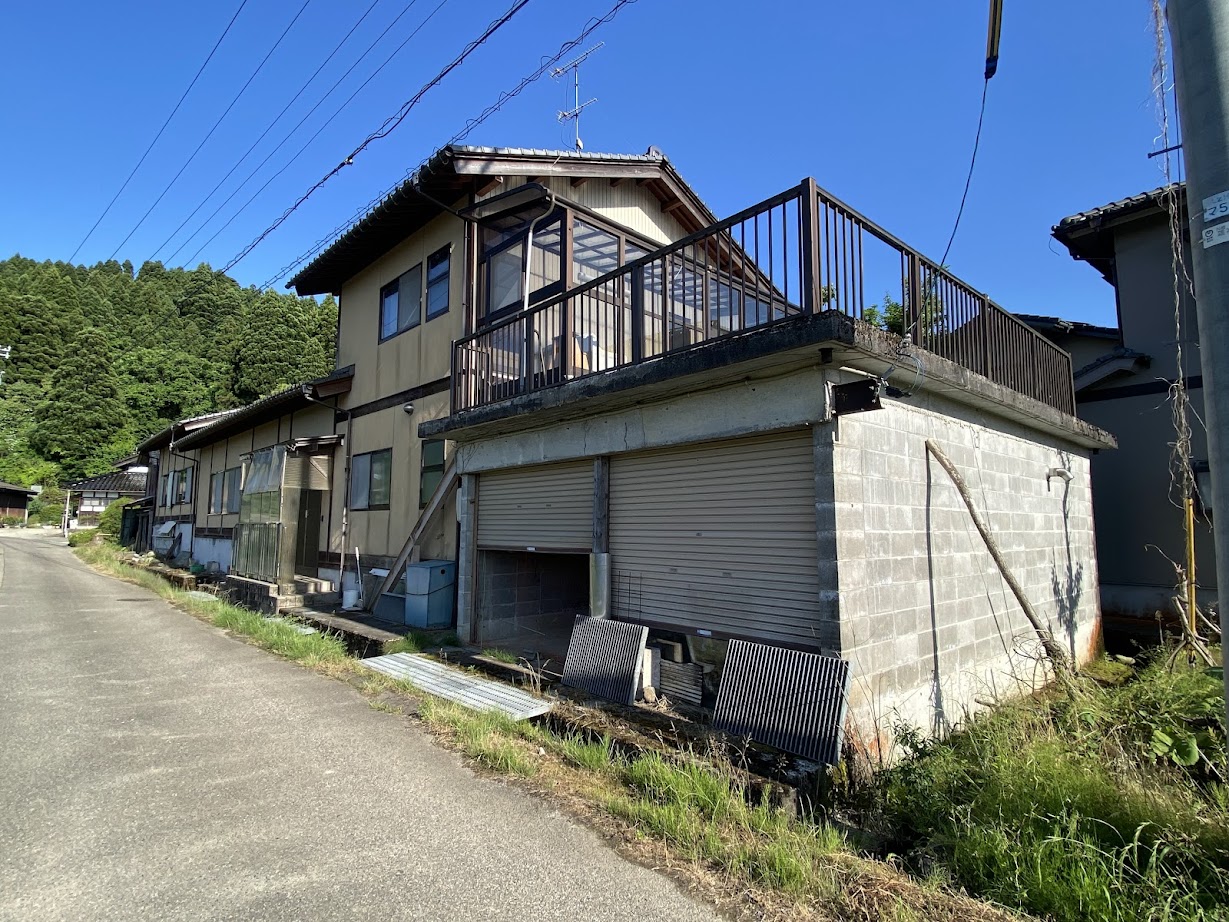 2000s wood house in Toyama
