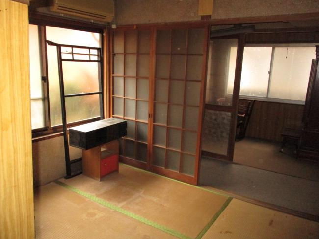 1970s wood house, 17-min walk to station, Okayama