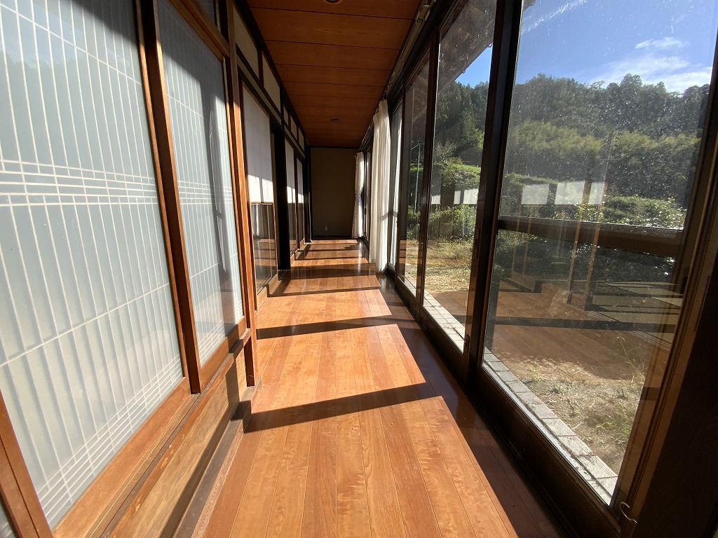1980s wood house on a large plot in Yamaguchi