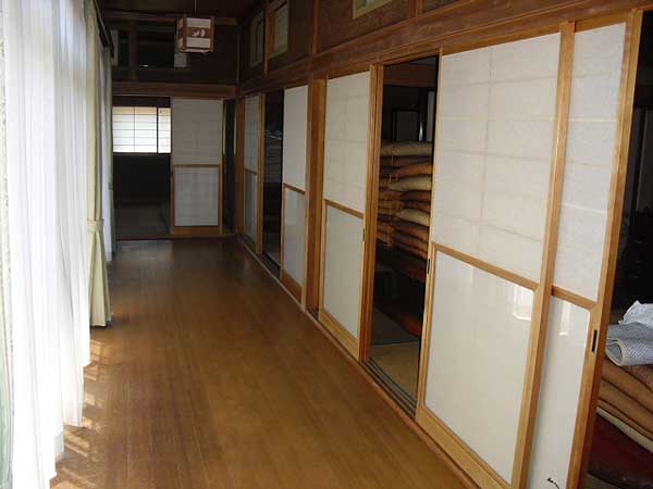 1980s wood house on a large plot in Iwate