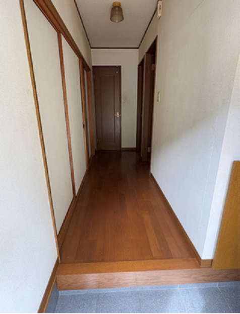 2000s wood house, 18-min walk to station, Ehime