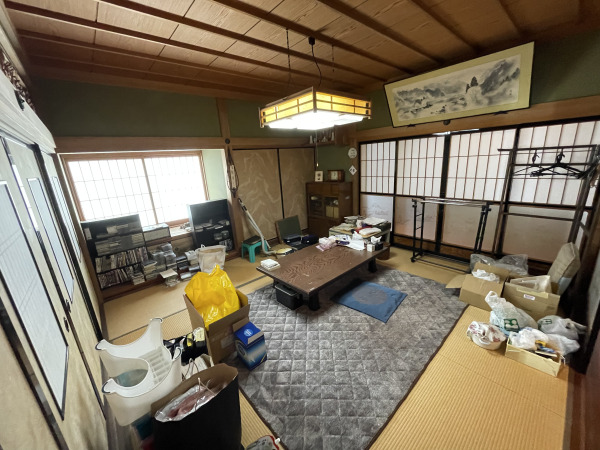 1980s wood house on a large plot in Tottori