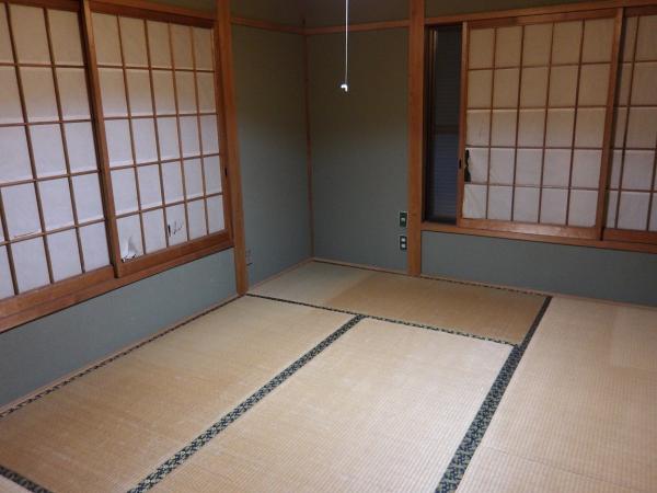 1970s wood house, 6-min walk to station, Ehime