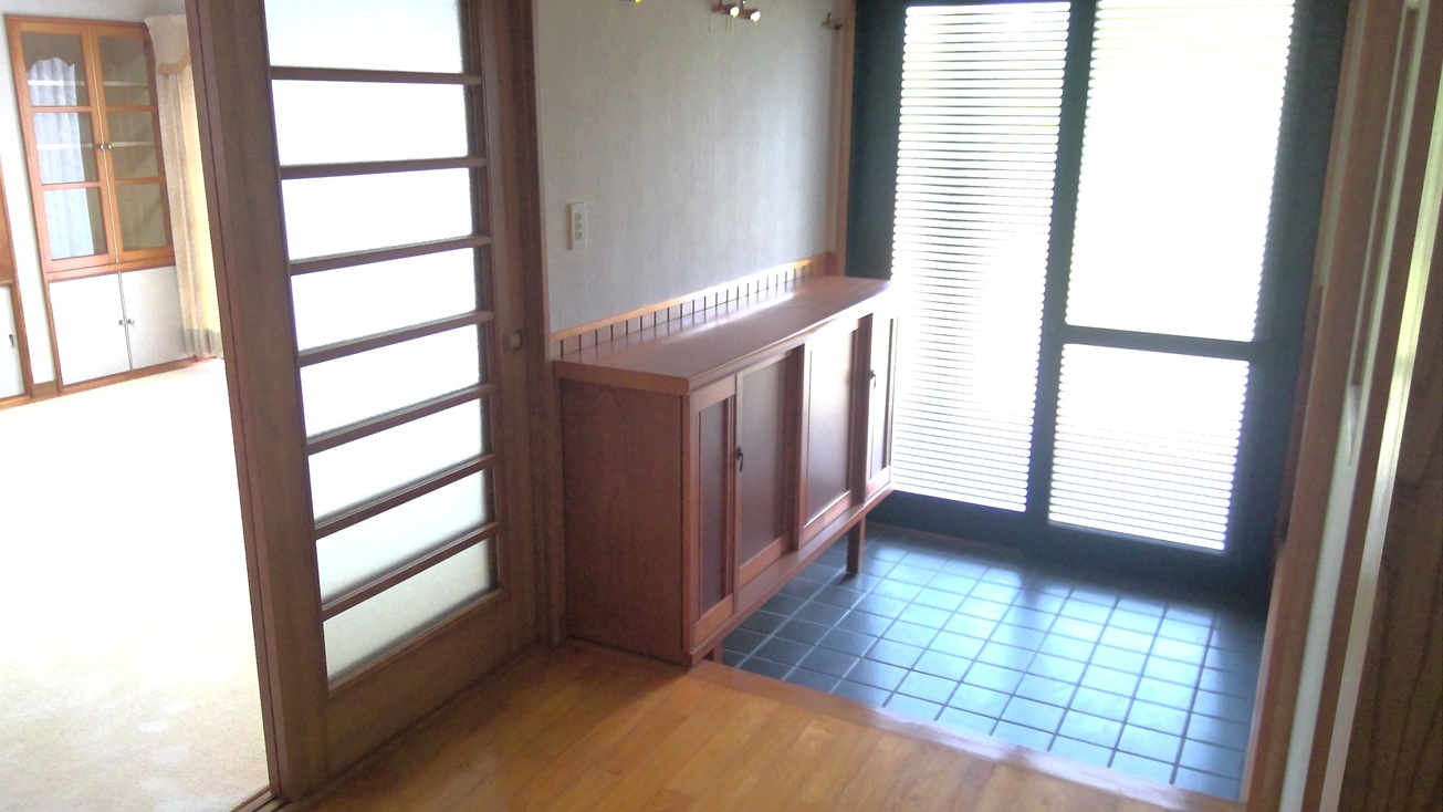 1990s wood house near the coast in Uchinoura, Kimotsuki