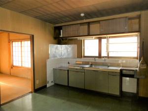 1960s wood house, 8-min walk to station, Shimane