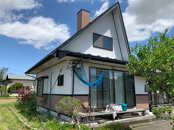 1970s wood house on a large plot in Iwate