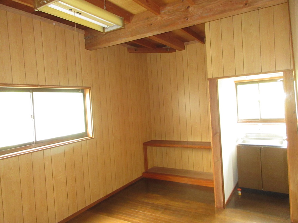 1950s wood house, 12-min walk to station, Iwate