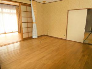 1970s wood house, 8-min walk to station, Shimane