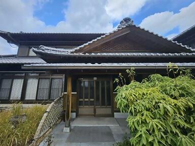 1990s wood house, 7-min walk to station, Kagawa