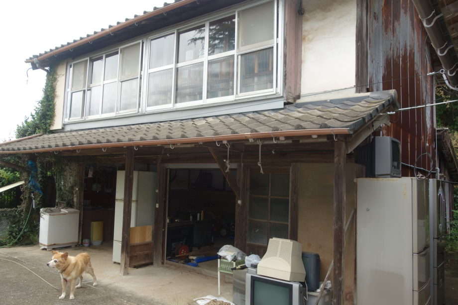 1970s wood house on a large plot in Nagasaki