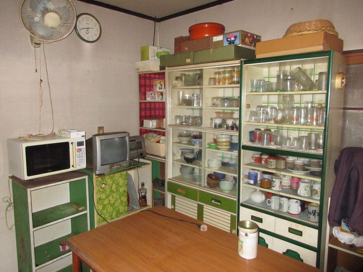 1980s wood house on a large plot in Iwate
