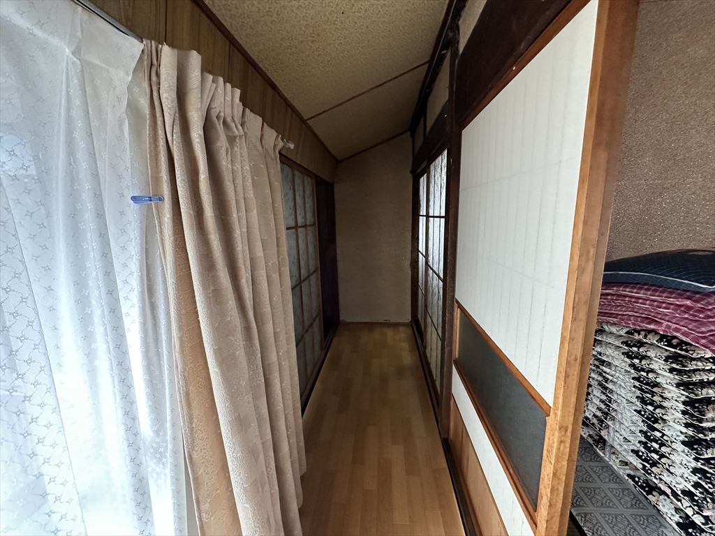 1970s wood house, 10-min walk to station, Gifu
