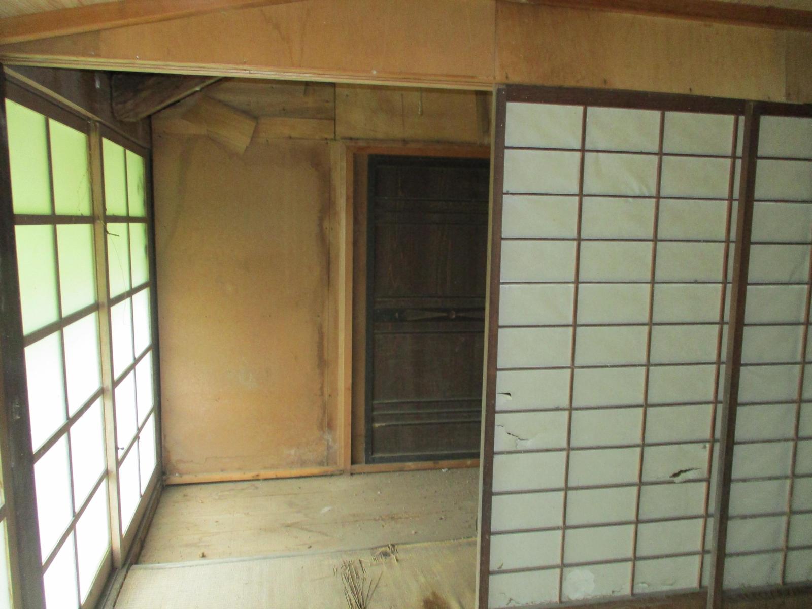1960s wood house on a large plot in Hyogo