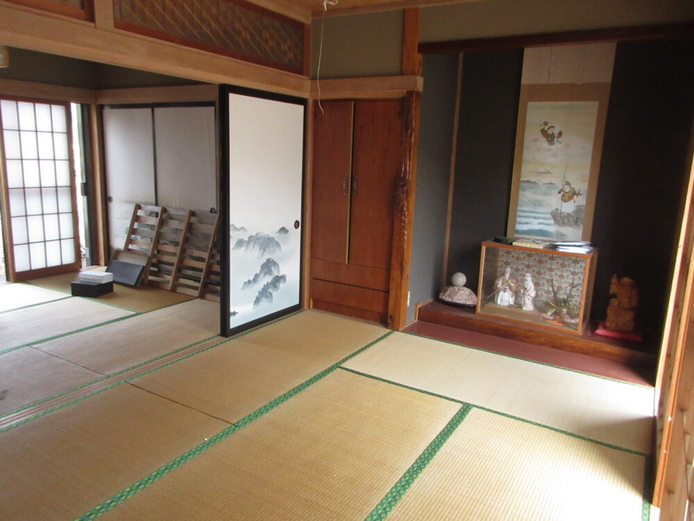 Wood house on a large plot in Iwate