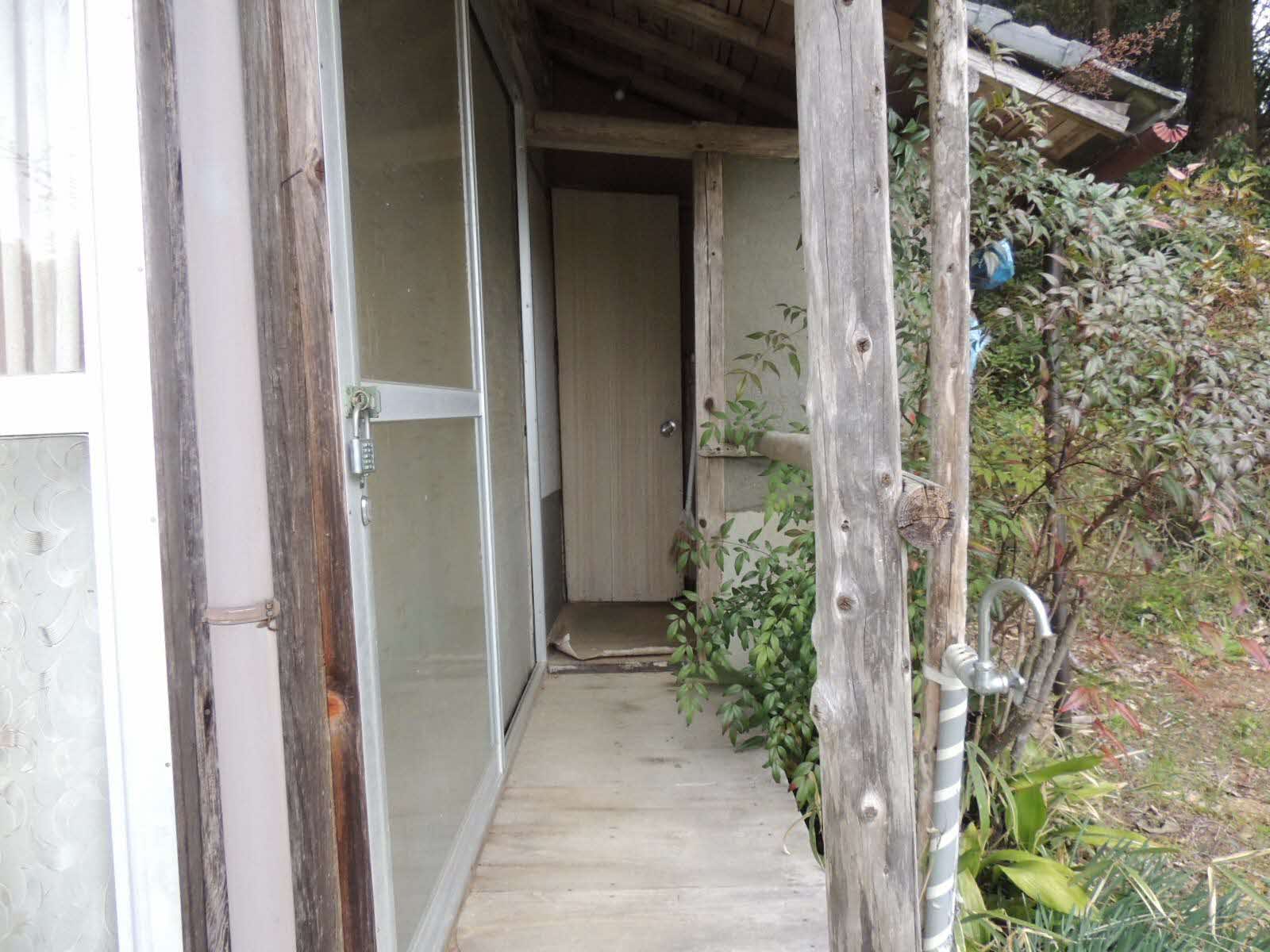 1950s wood house on a large plot in Okayama
