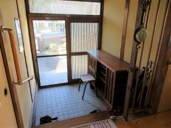 1960s wood house, 8-min walk to station, Oita