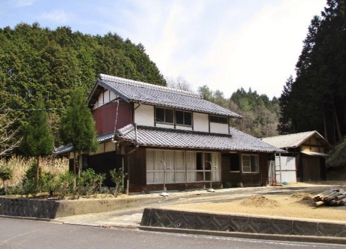 1970s wood house in Minamiyamashiro, Kyoto, farmland, approval needed
