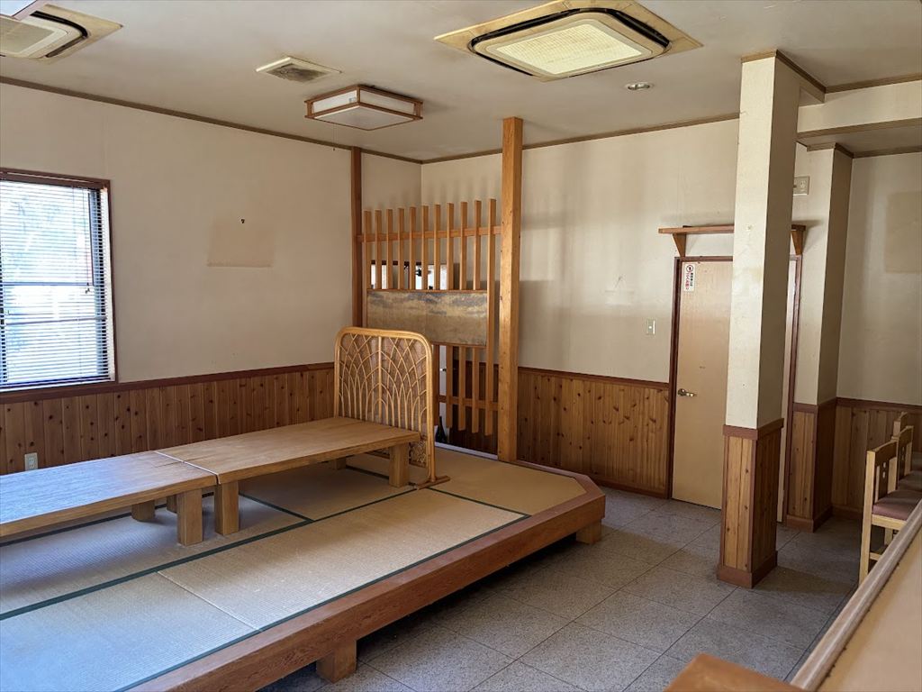 1980s wood house in Mino