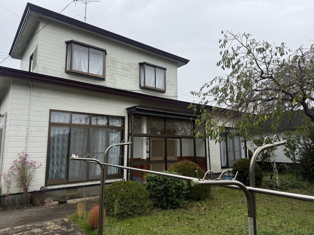1980s wood house, 18-min walk to station, Akita