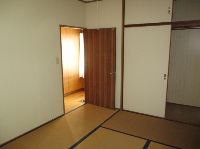 1970s wood house, 17-min walk to station, Okayama
