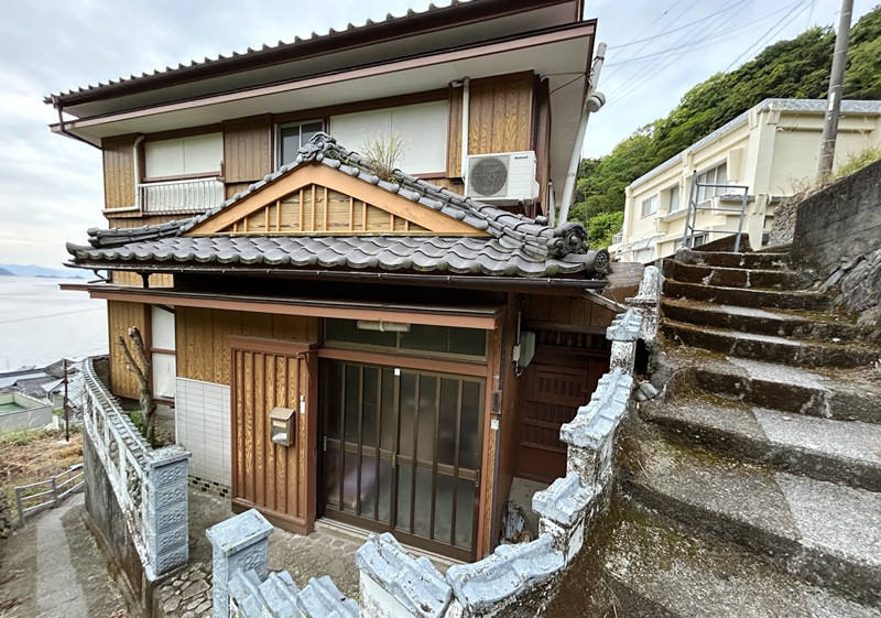 Wood house in Ehime