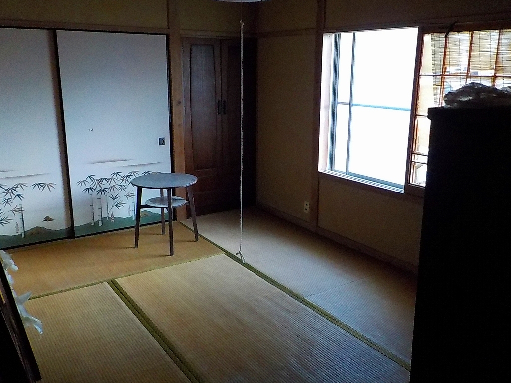 1970s house, 10-min walk to station, Tottori