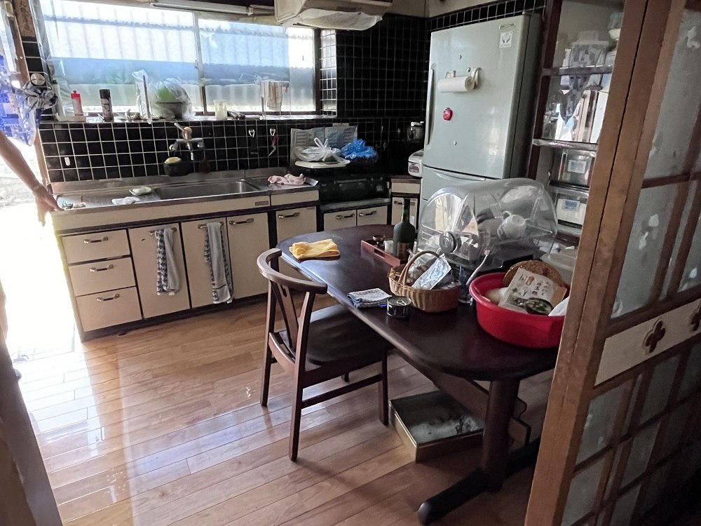 1970s wood house near the coast in Yamakawafukumoto, Ibusuki