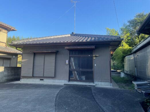 Perfect for Minimalists! Single-Story Home!