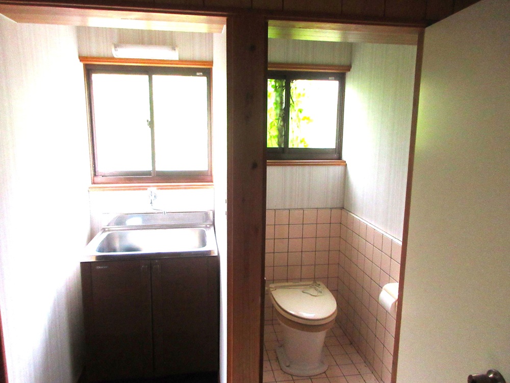 1950s wood house, 12-min walk to station, Iwate