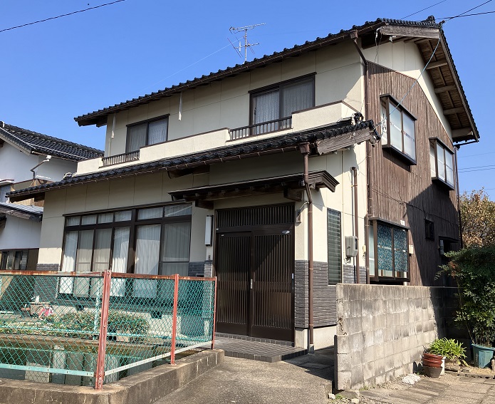 1990s wood house, 18-min walk to station, Tottori
