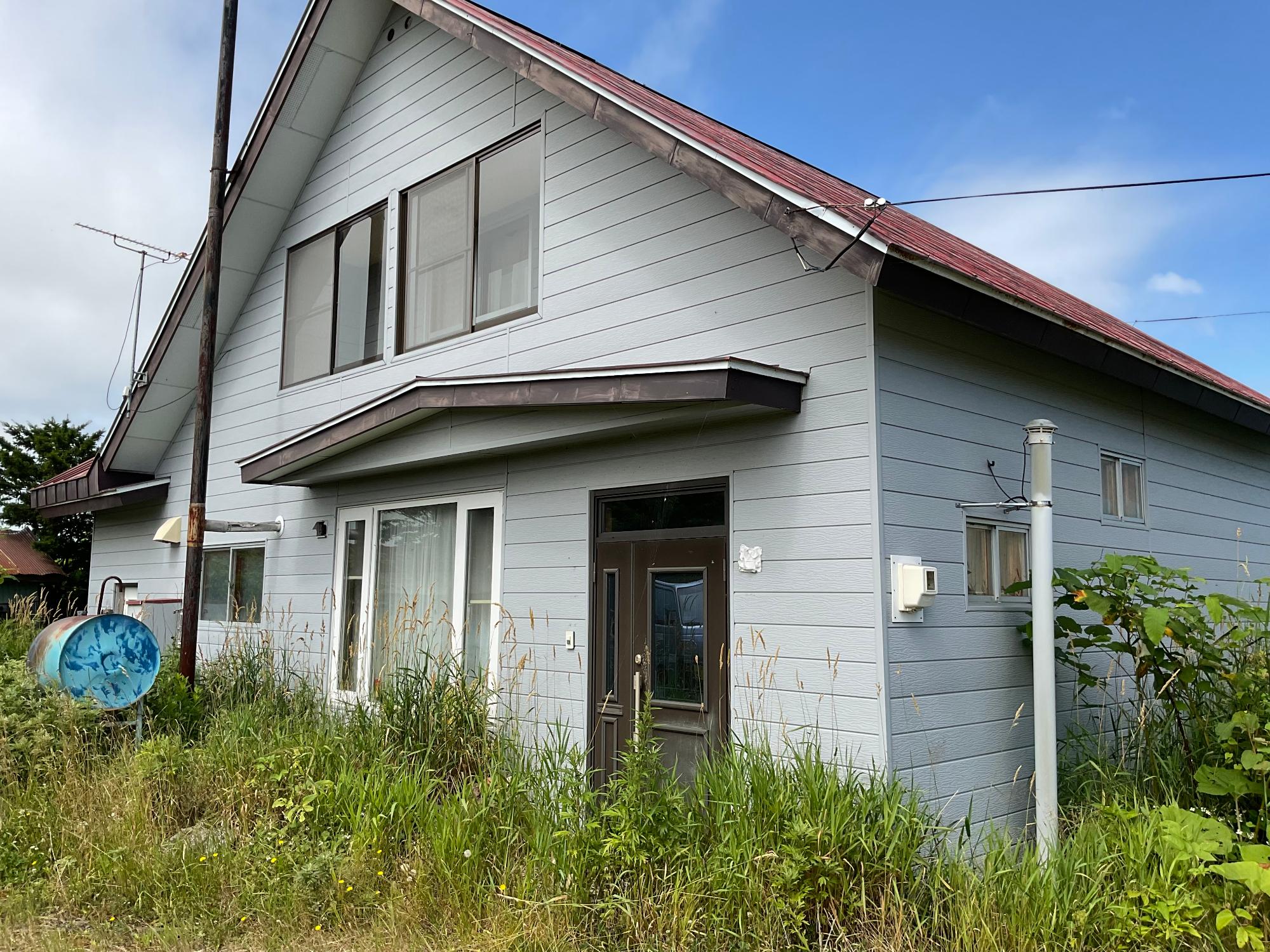 1970s wood house on a large plot in Hokkaido
