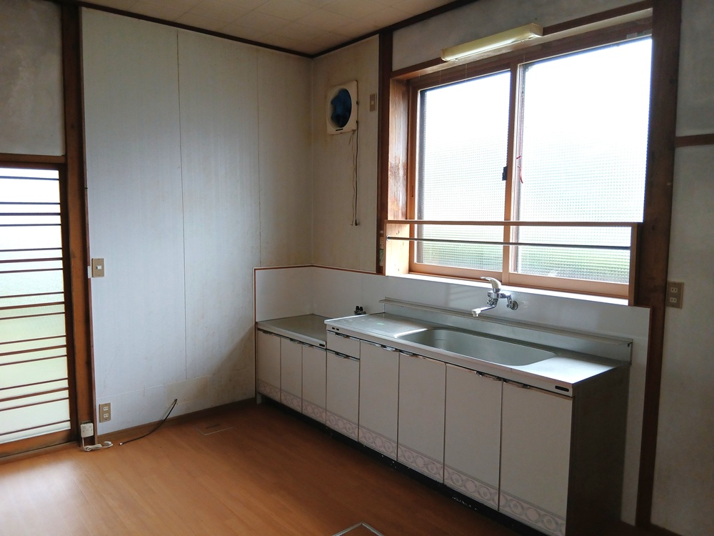 1980s wood house, 5-min walk to station, Iwate