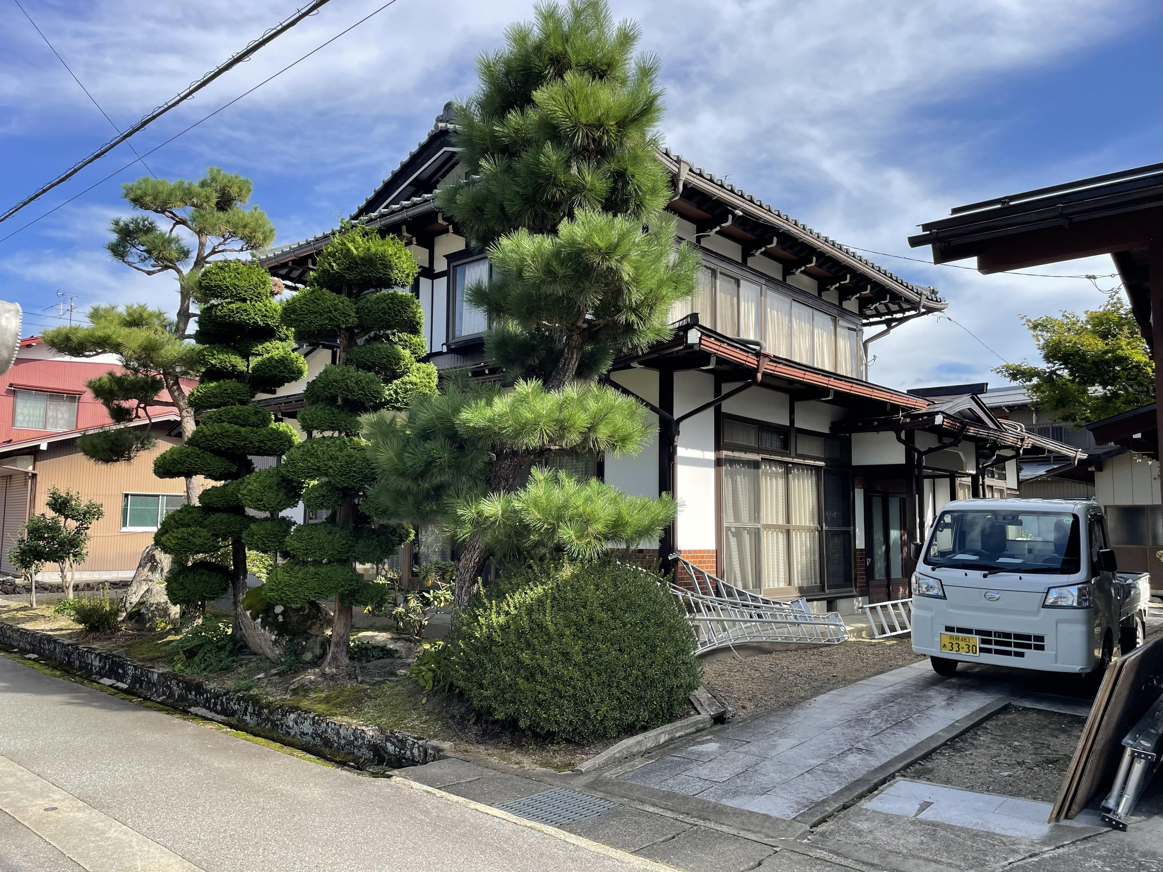 1970s wood house, 16-min walk to station, Gifu