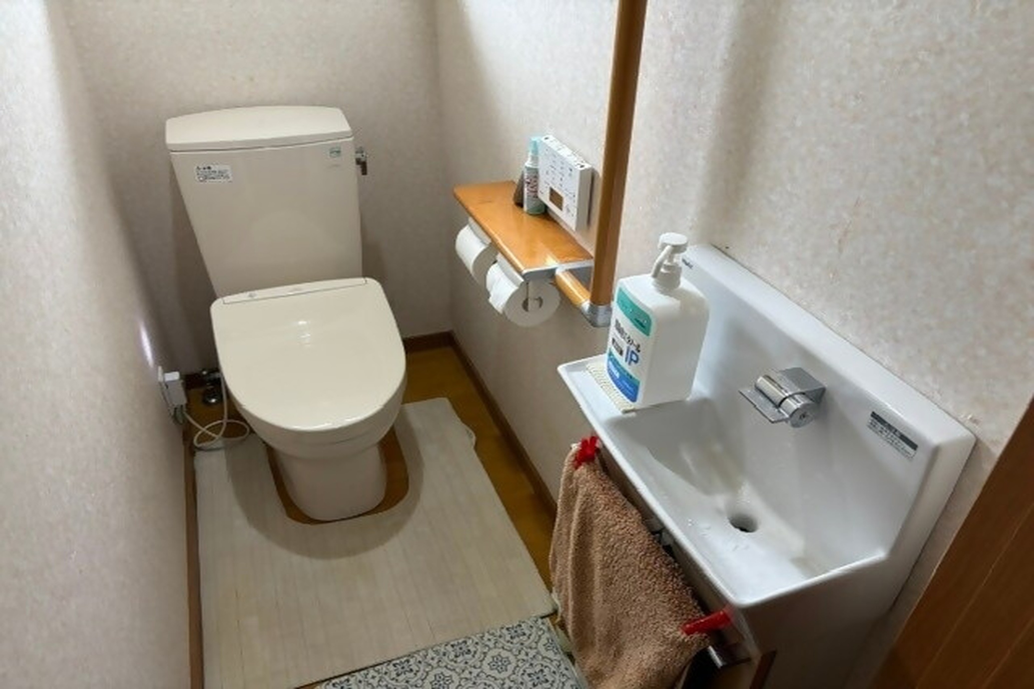 1980s wood house, 6-min walk to station, Fukui