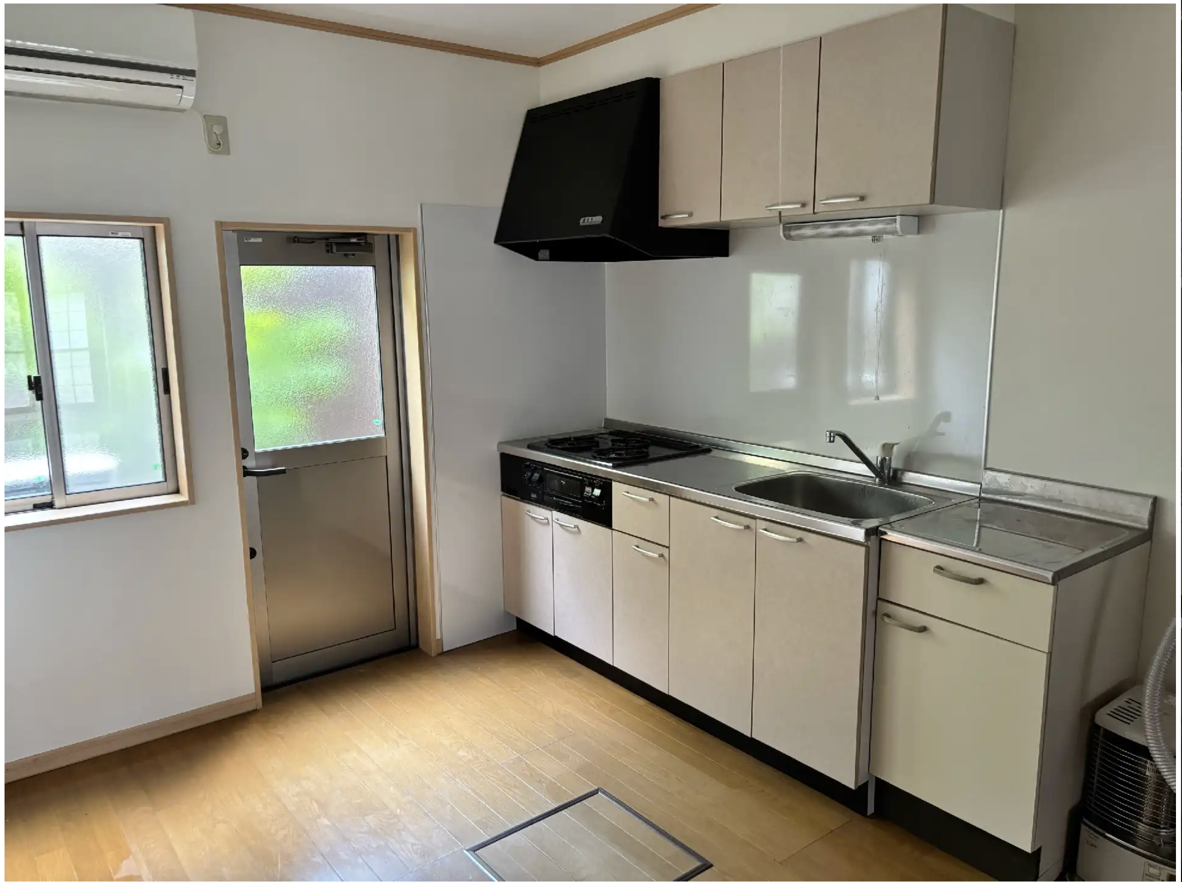 Wood house in Himi