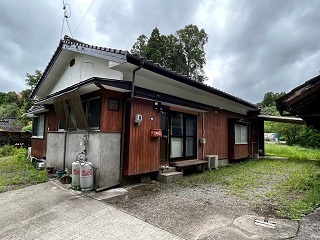 1970s house on a large plot in Sueyoshi, Soo