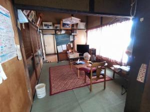 1940s wood house on a large plot in Niigata