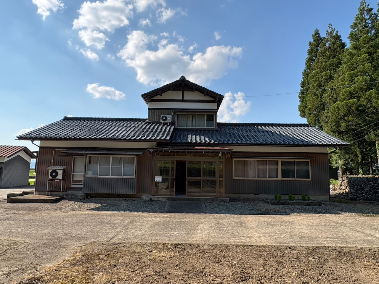 1970s wood house, 5-min walk to station, Fukui