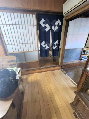1970s wood house, 16-min walk to station, Shimane