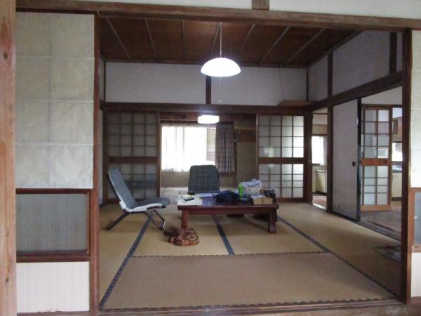 1960s wood house on a large plot in Oita