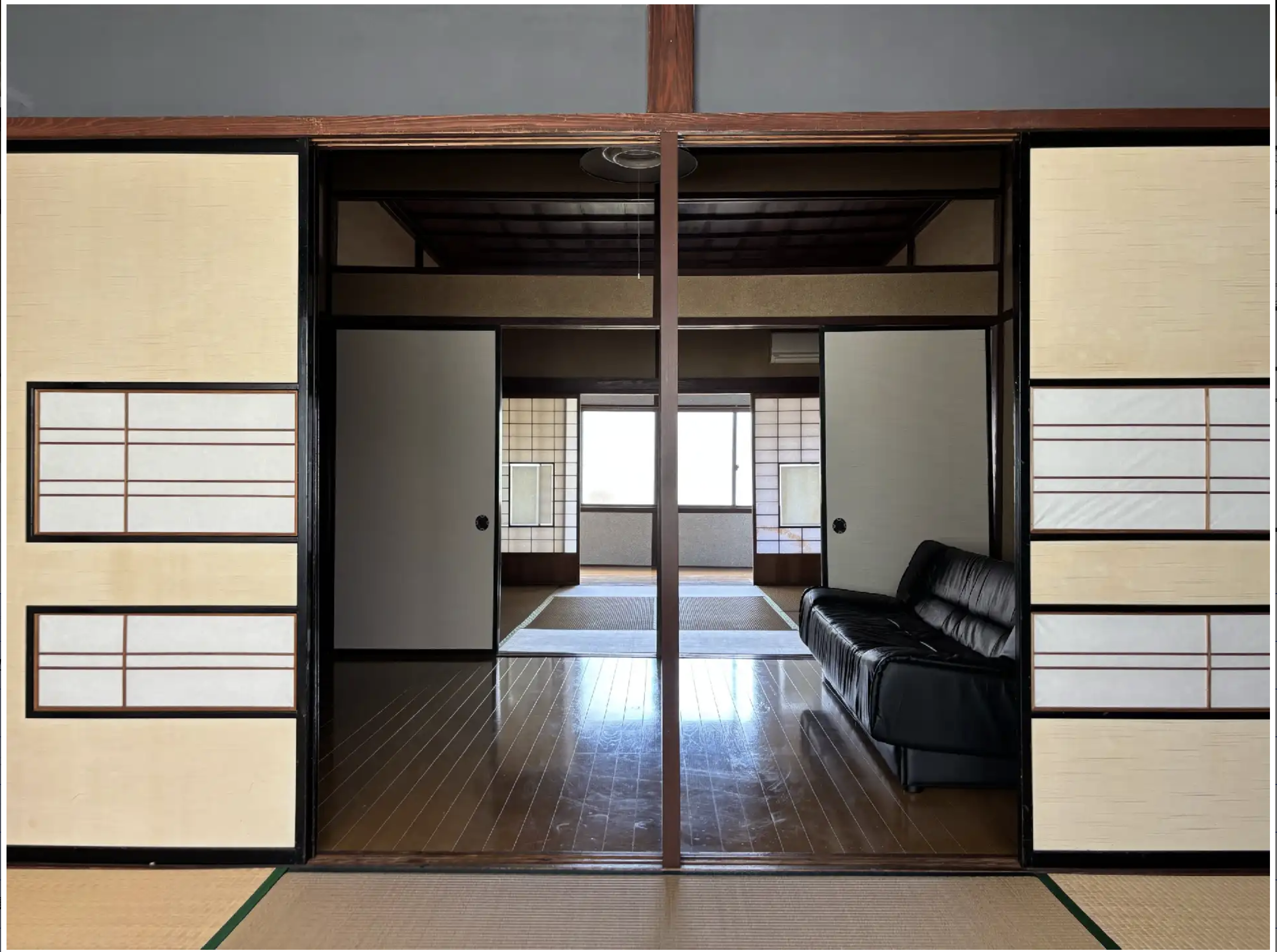 Wood house in Himi