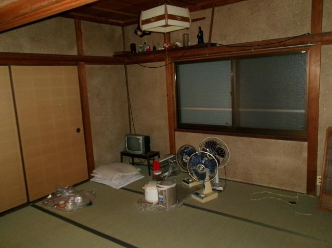 1970s wood house on a large plot in Okayama