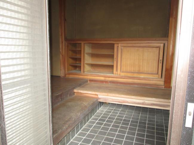 1970s wood house, 17-min walk to station, Okayama