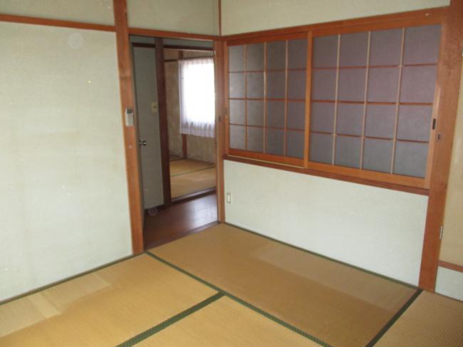 1970s wood house on a large plot in Okayama