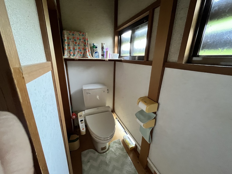 1970s wood house on a large plot in Niigata