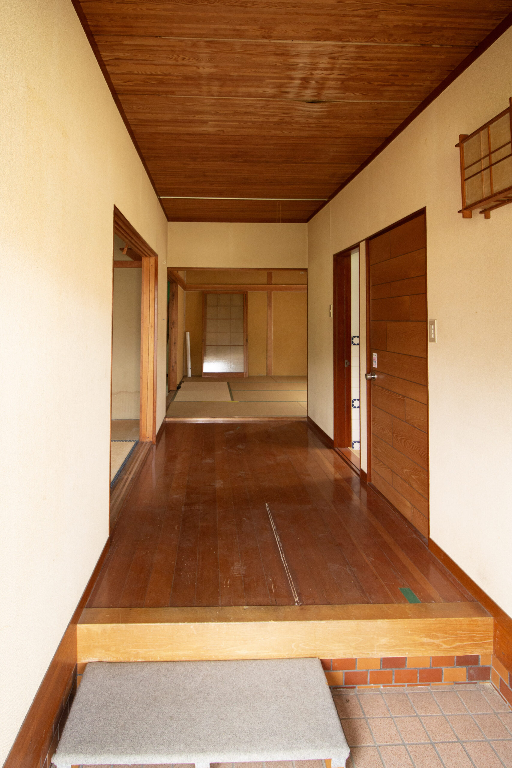 1970s wood house on a large plot in Matsusaka Kahada