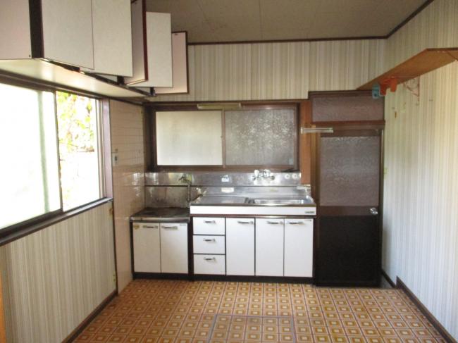 1970s wood house, 15-min walk to station, Okayama