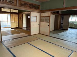 1970s wood house, 12-min walk to station, Fukui